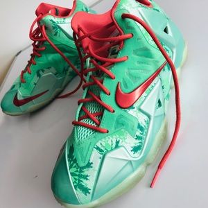 LeBron 11 ‘Christmas’ SZ-7Y GS